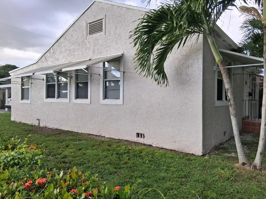 5815 Garden Avenue West Palm Beach FL 33405