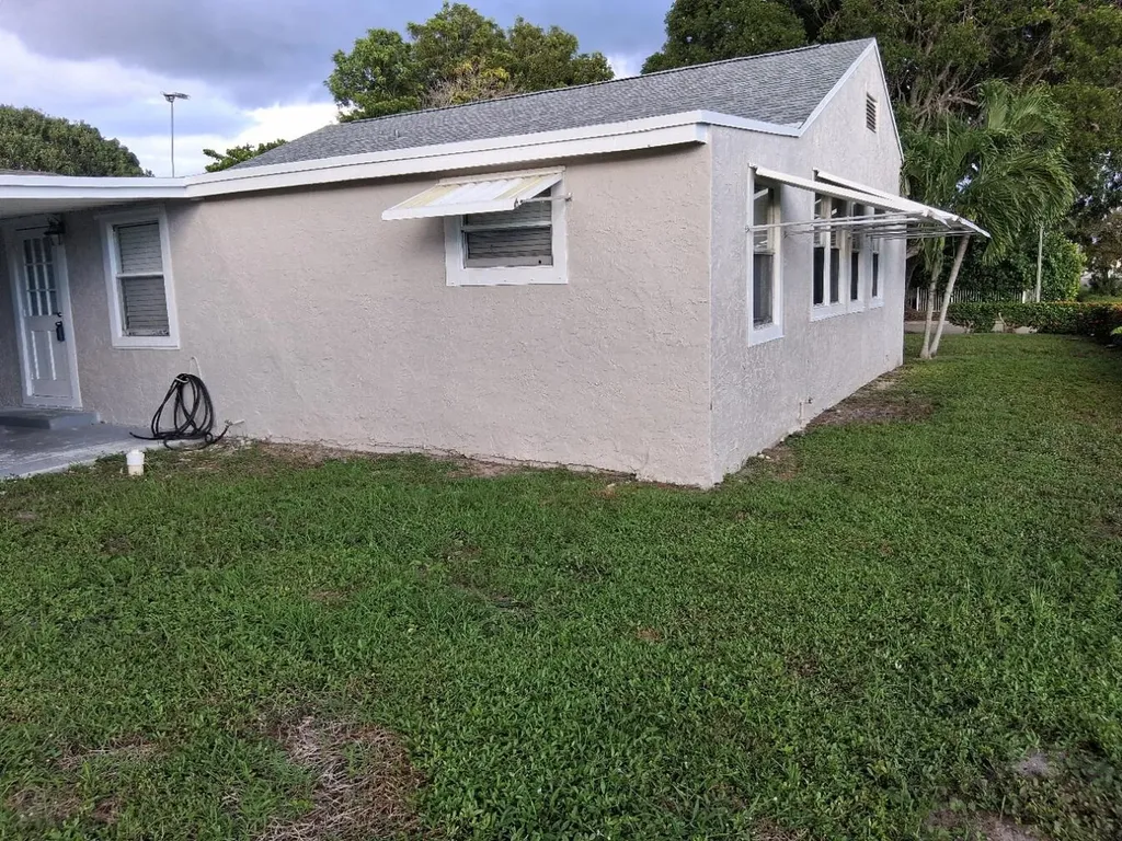 5815 Garden Avenue West Palm Beach FL 33405