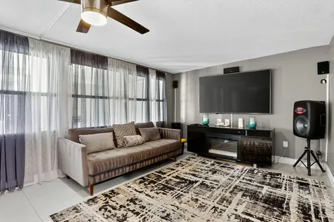 1088 W River Drive Margate FL 33063