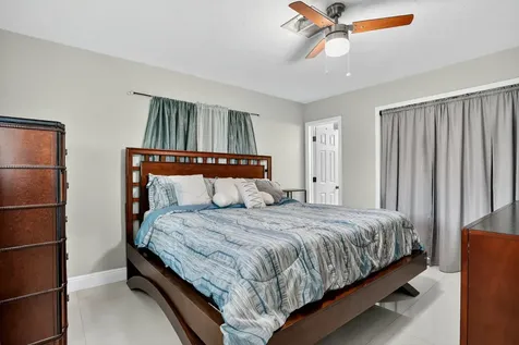 1088 W River Drive Margate FL 33063