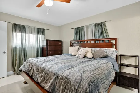 1088 W River Drive Margate FL 33063