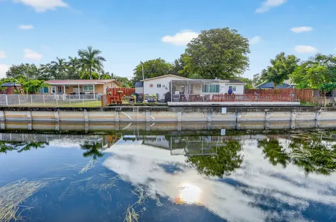 1088 W River Drive Margate FL 33063