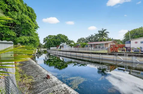 1088 W River Drive Margate FL 33063