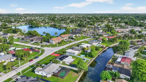 1088 W River Drive Margate FL 33063
