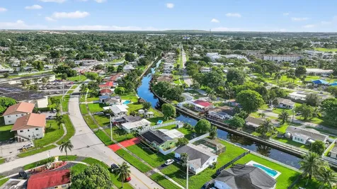 1088 W River Drive Margate FL 33063