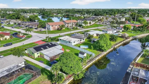 1088 W River Drive Margate FL 33063