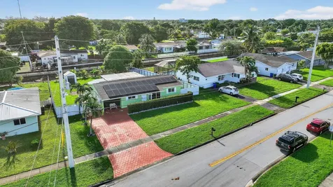 1088 W River Drive Margate FL 33063