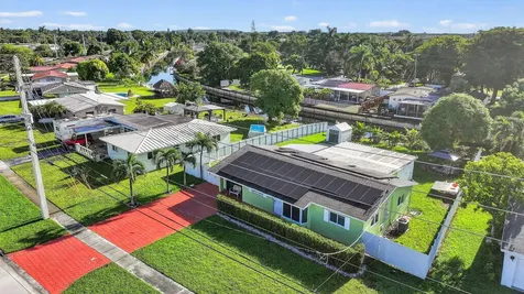 1088 W River Drive Margate FL 33063