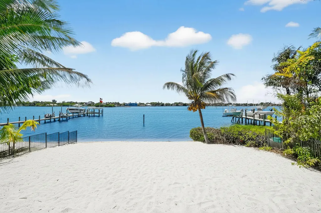 114 W Riverside Drive Jupiter FL 33469