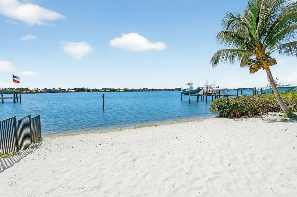 114 W Riverside Drive Jupiter FL 33469