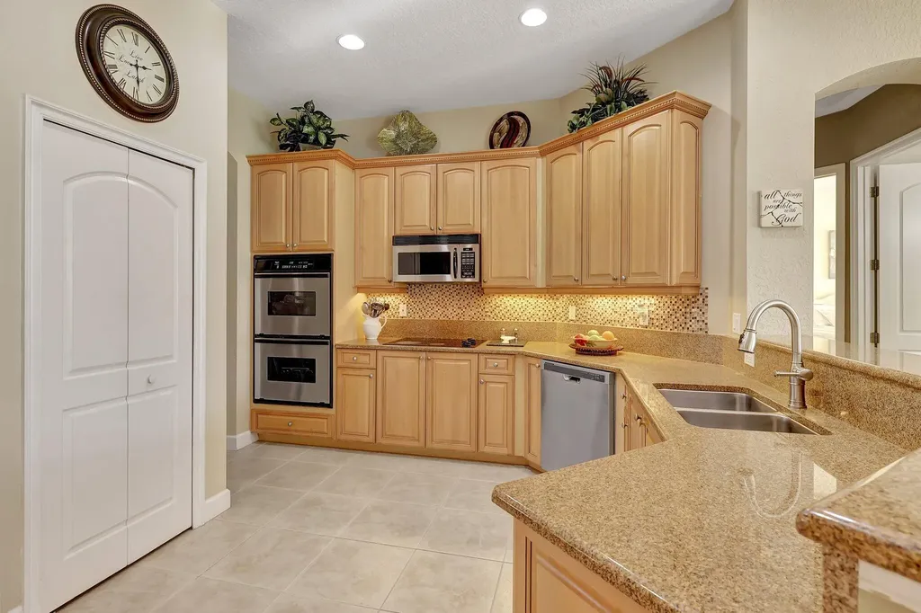 827 SW Grand Reserves Boulevard Port St Lucie FL 34986
