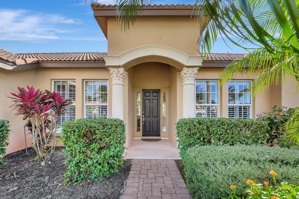 827 SW Grand Reserves Boulevard Port St Lucie FL 34986