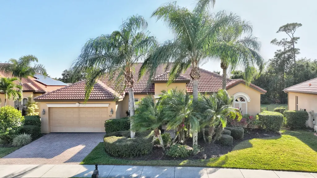 827 SW Grand Reserves Boulevard Port St Lucie FL 34986