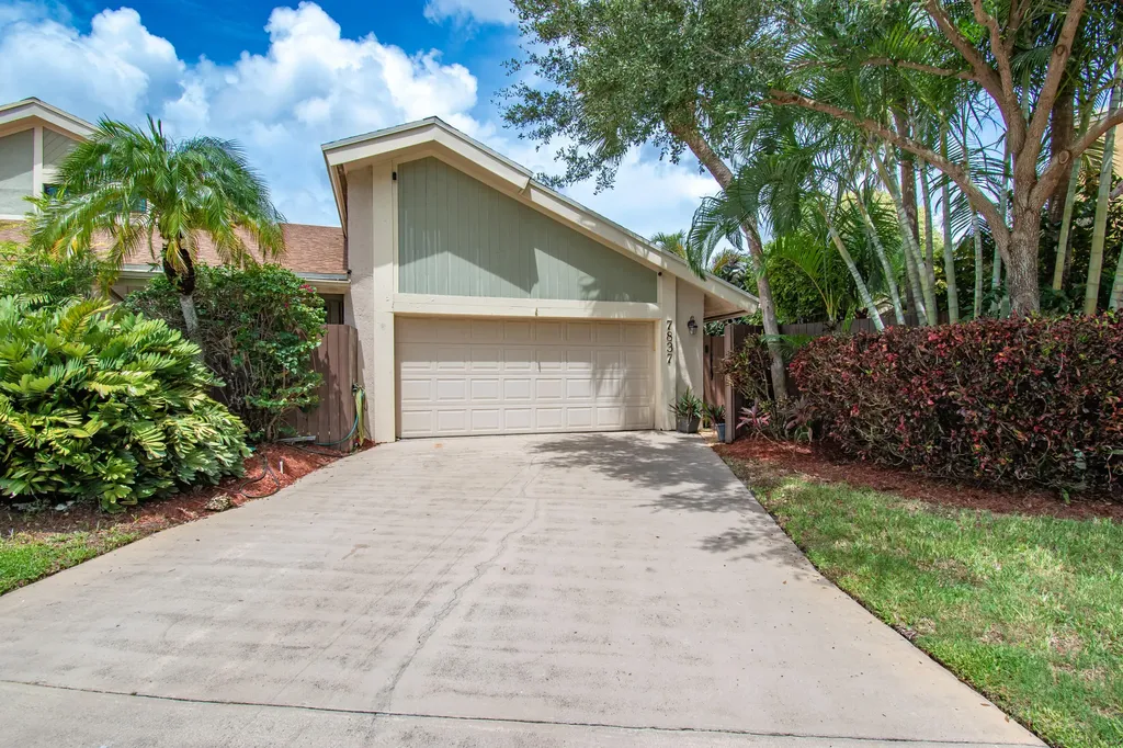 7837 Kenway Place W Boca Raton FL 33433
