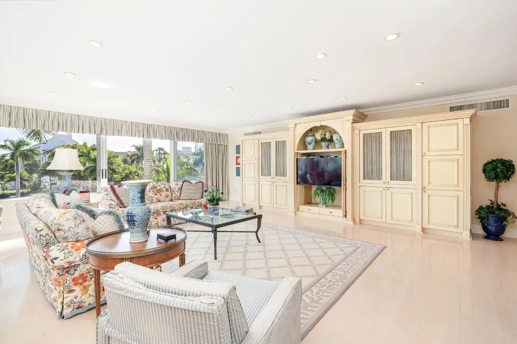 44 Cocoanut Row Palm Beach FL 33480