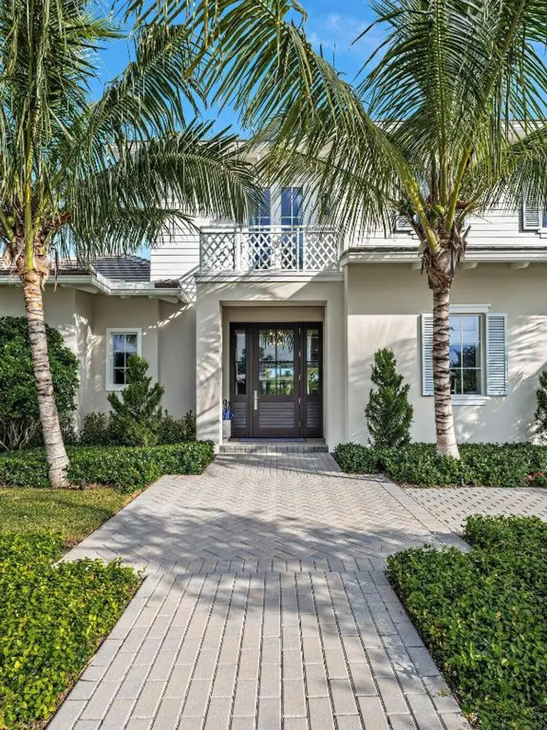 2913 Bluewater Cove Gulf Stream FL 33483
