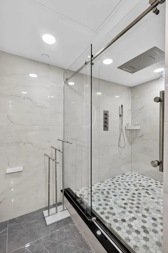 5225 Collins Avenue Miami Beach FL 33140