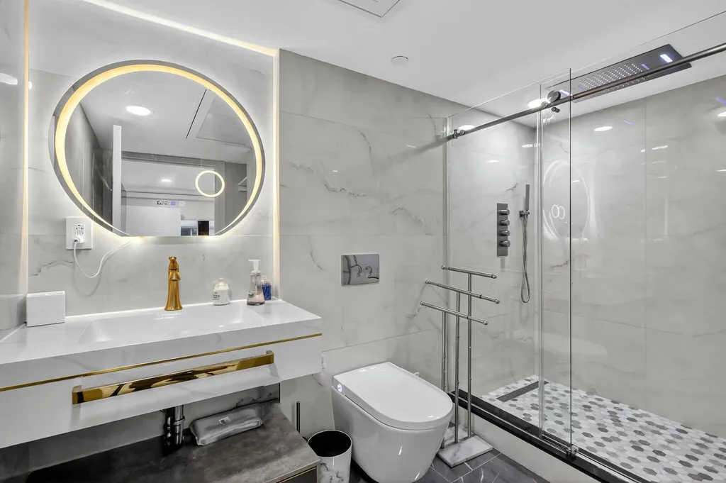 5225 Collins Avenue Miami Beach FL 33140
