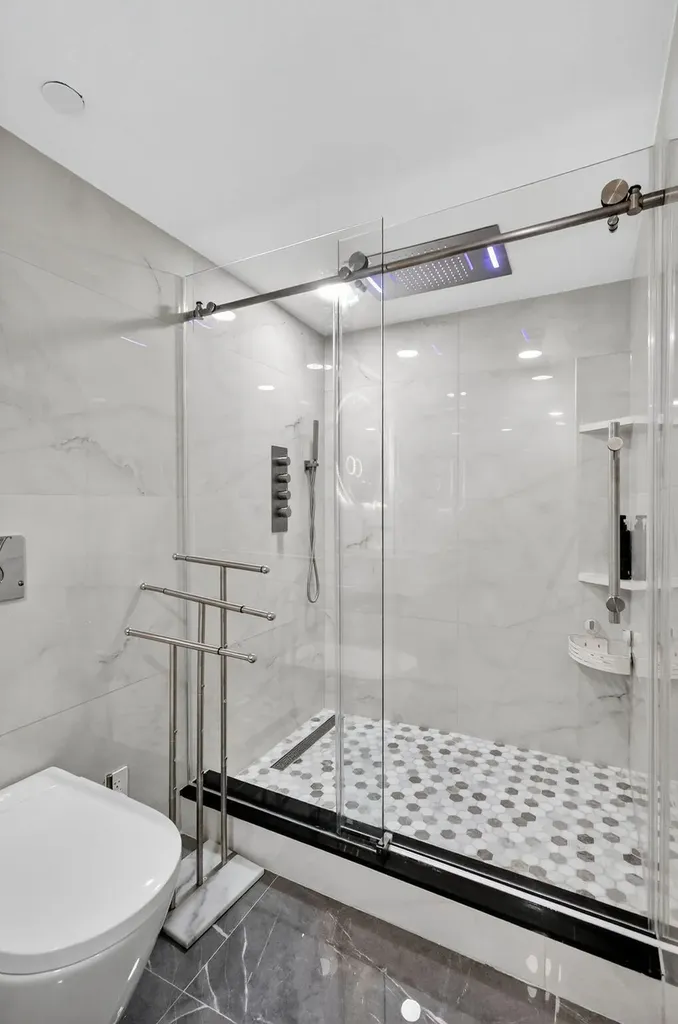 5225 Collins Avenue Miami Beach FL 33140