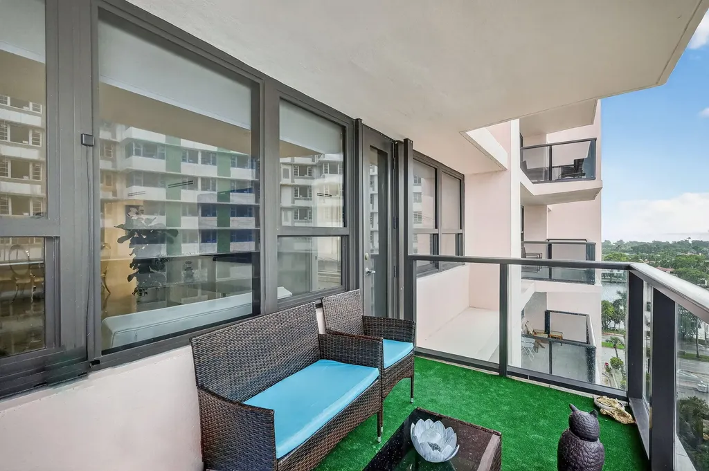 5225 Collins Avenue Miami Beach FL 33140