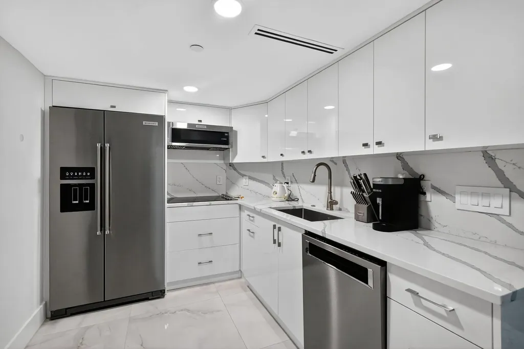 5225 Collins Avenue Miami Beach FL 33140