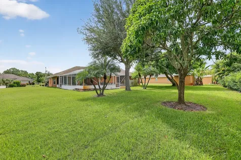 152 SW Hawthorne Circle Port St Lucie FL 34953
