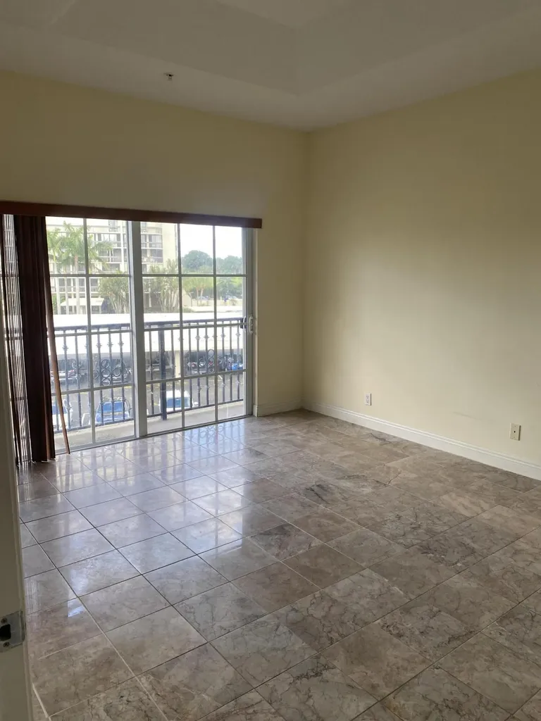 1950 Presidential 2 Way West Palm Beach FL 33401