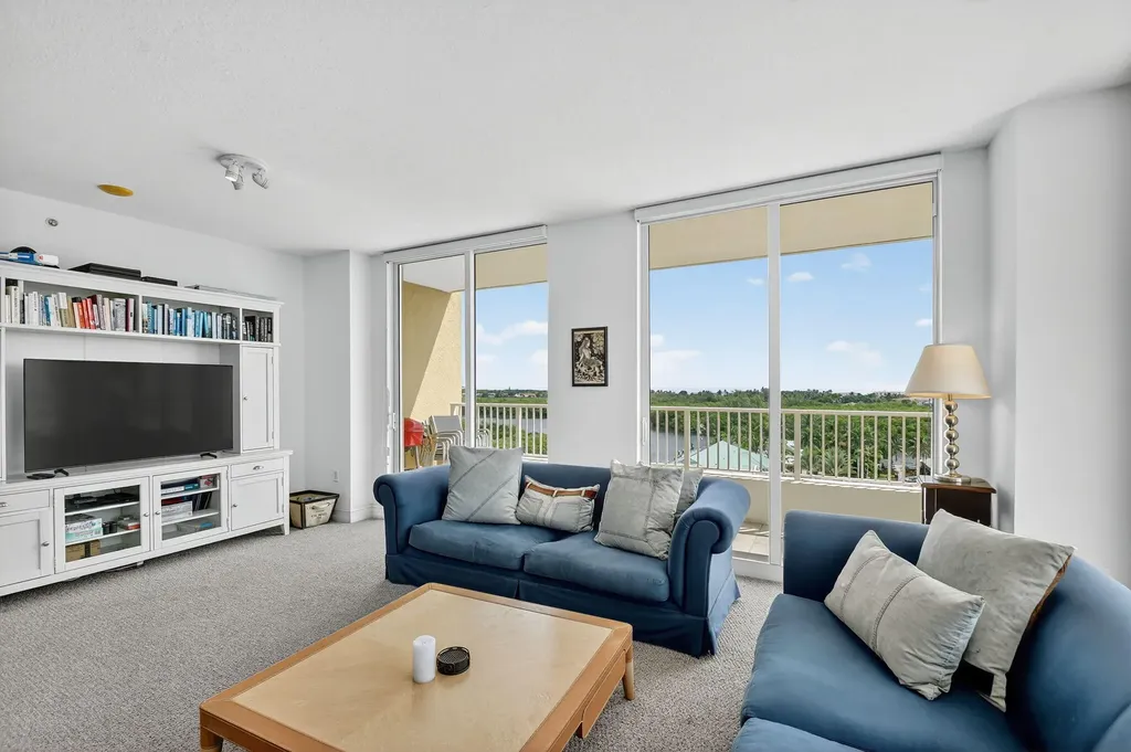 625 Casa Loma Boulevard Boynton Beach FL 33435