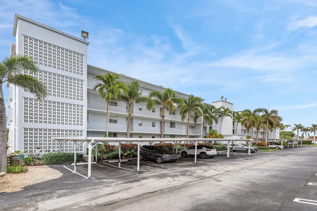 689 NE 6th Court Boynton Beach FL 33435