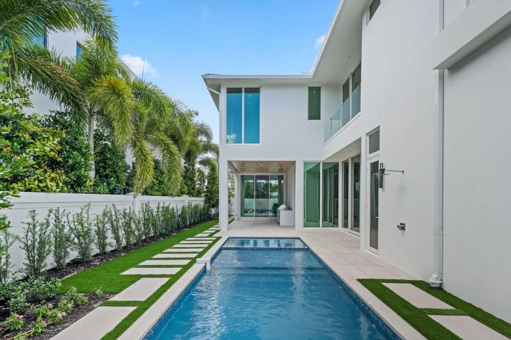 320 Grove Place Delray Beach FL 33444