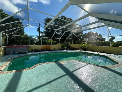 2085 SE Hanford Road Port St Lucie FL 34952