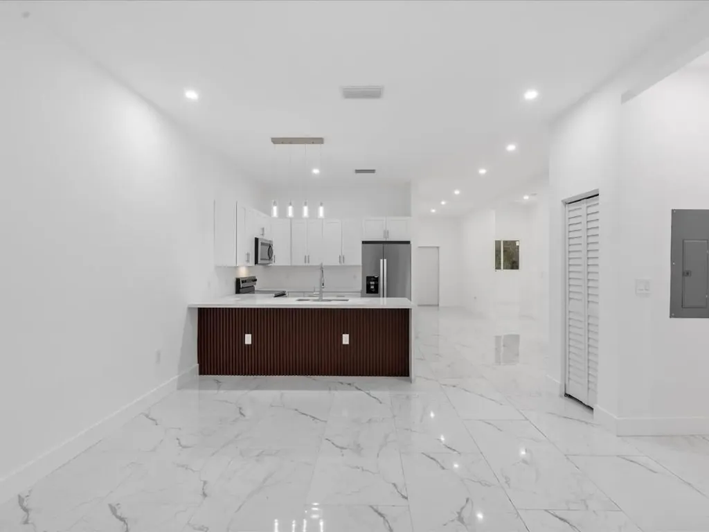 533 NW 16th Avenue Fort Lauderdale FL 33311