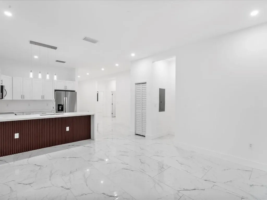 533 NW 16th Avenue Fort Lauderdale FL 33311