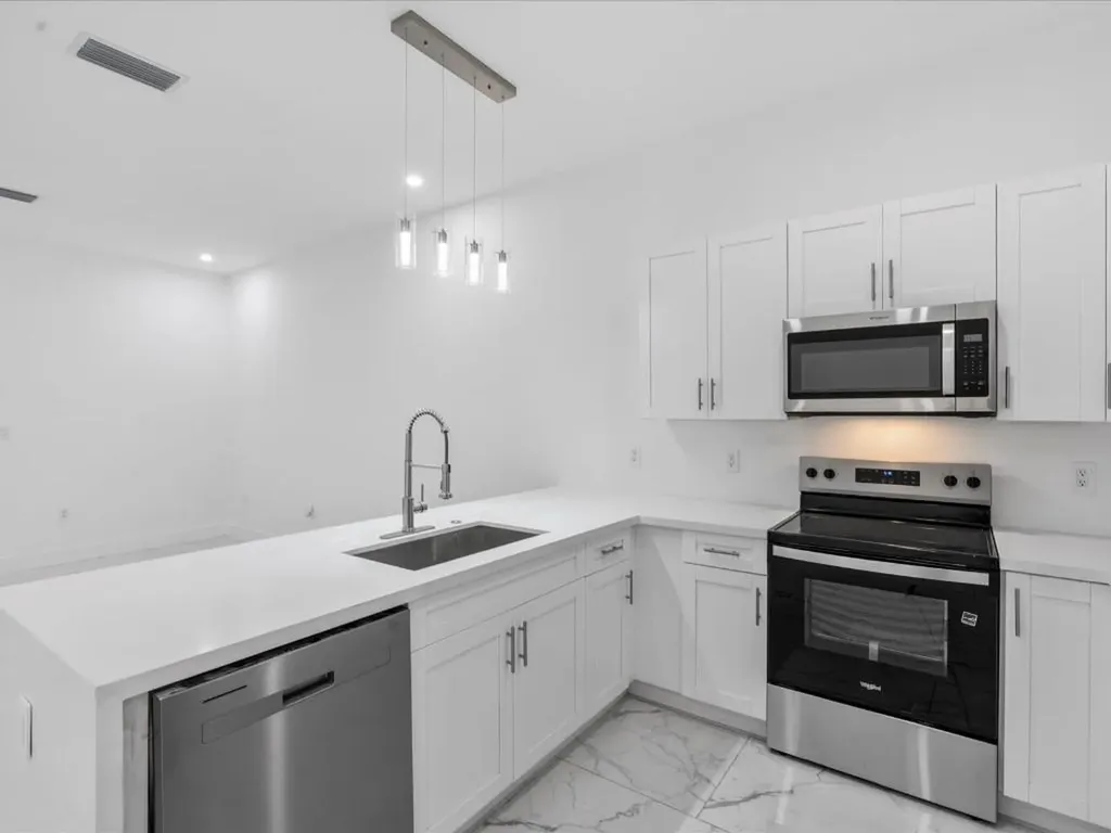 533 NW 16th Avenue Fort Lauderdale FL 33311