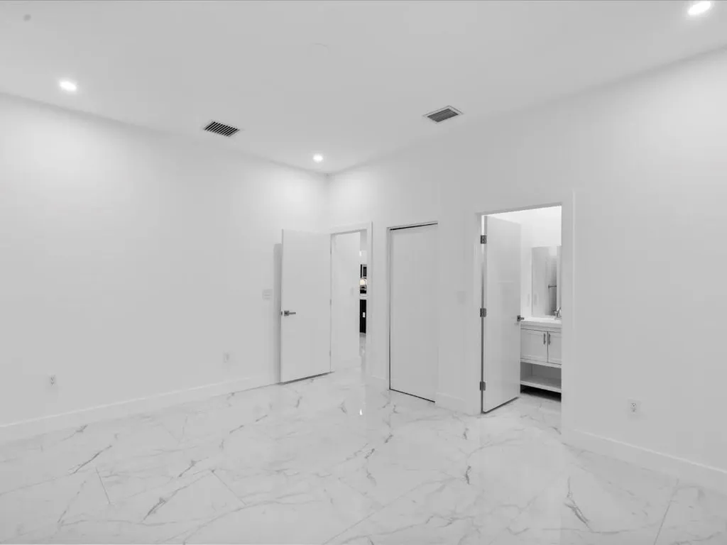 533 NW 16th Avenue Fort Lauderdale FL 33311