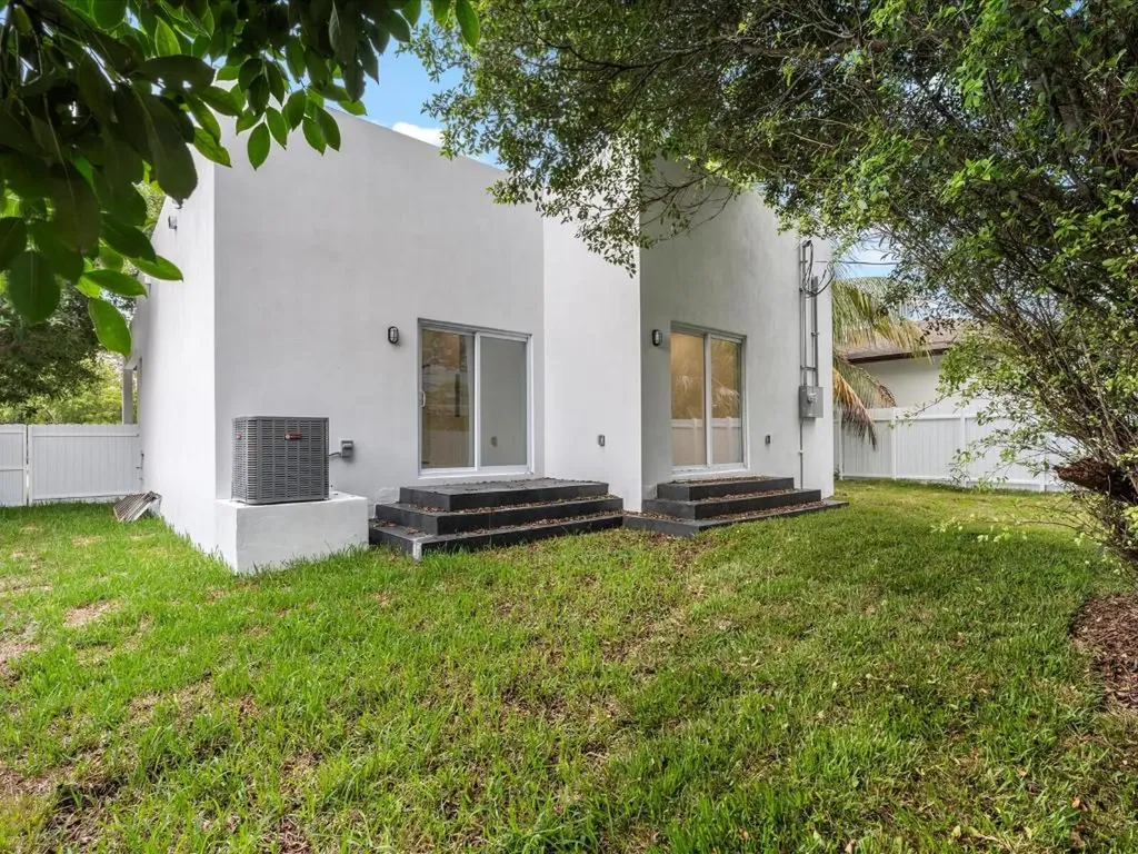 533 NW 16th Avenue Fort Lauderdale FL 33311