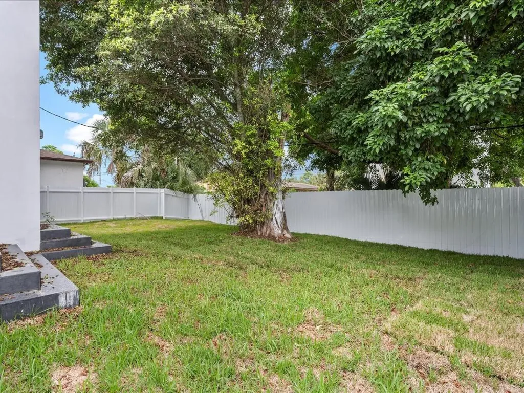 533 NW 16th Avenue Fort Lauderdale FL 33311
