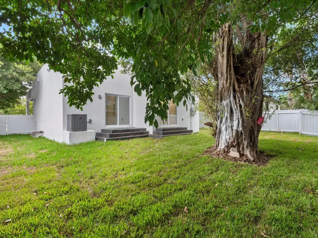 533 NW 16th Avenue Fort Lauderdale FL 33311