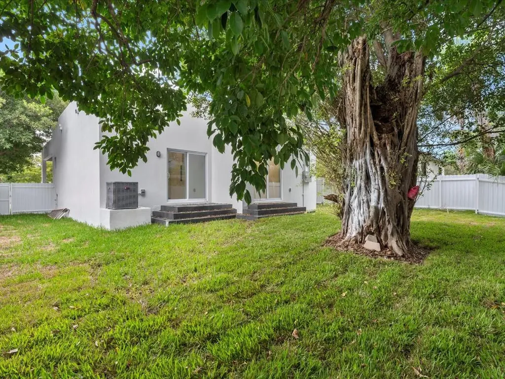 533 NW 16th Avenue Fort Lauderdale FL 33311