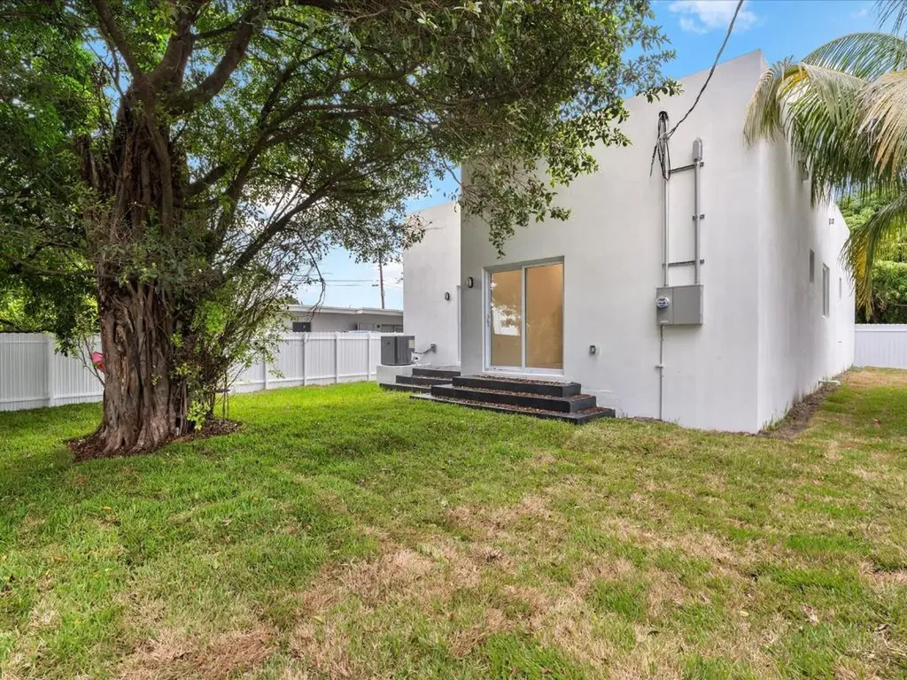 533 NW 16th Avenue Fort Lauderdale FL 33311