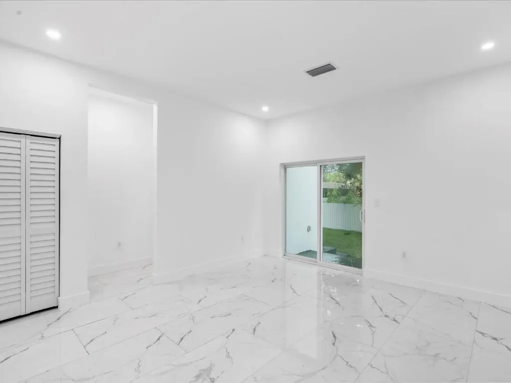 533 NW 16th Avenue Fort Lauderdale FL 33311