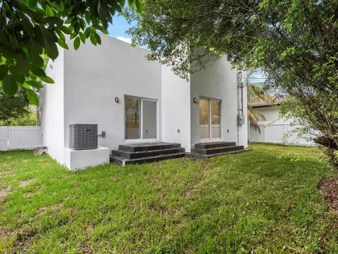 533 NW 16th Avenue Fort Lauderdale FL 33311