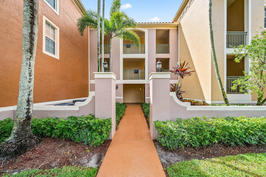 11720 St Andrews Place Wellington FL 33414