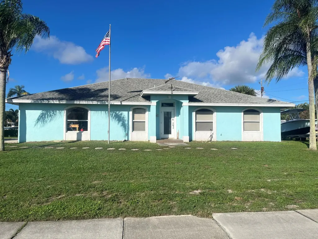8996 SE Bahama Circle Hobe Sound FL 33455