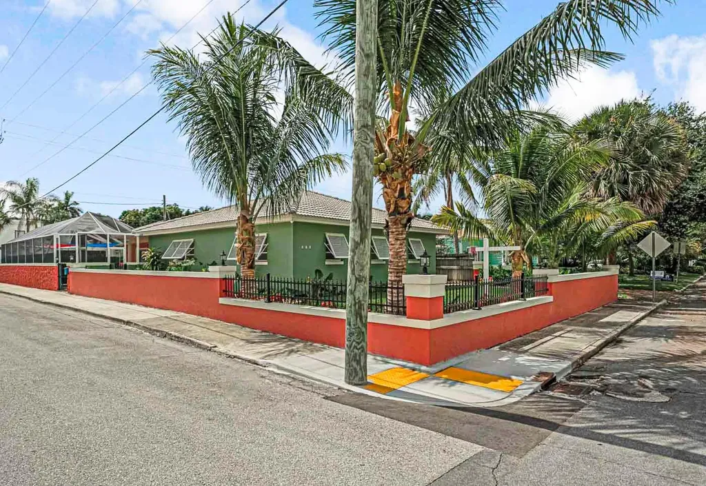 532 N Palmway Lake Worth Beach FL 33460