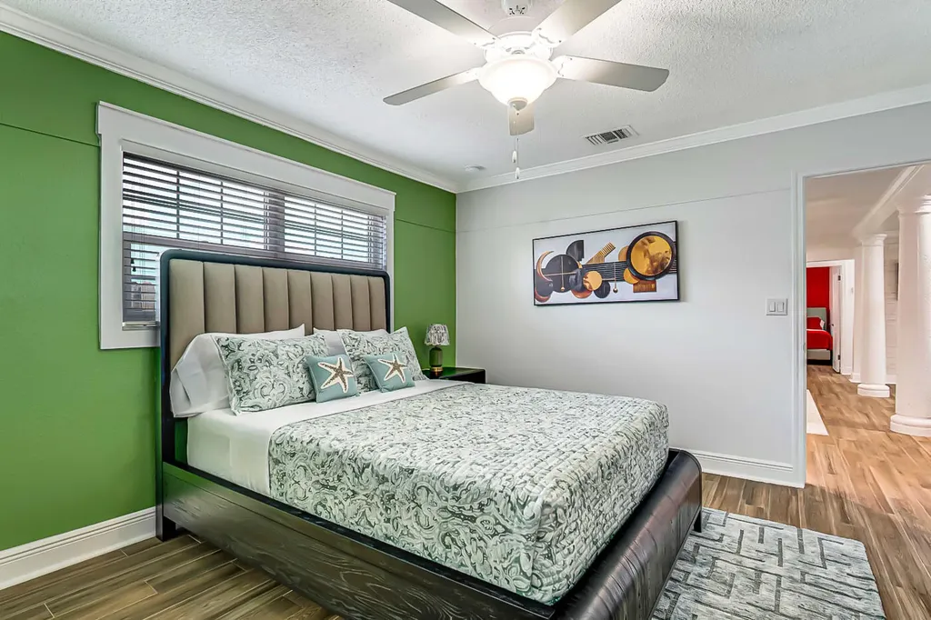 532 N Palmway Lake Worth Beach FL 33460