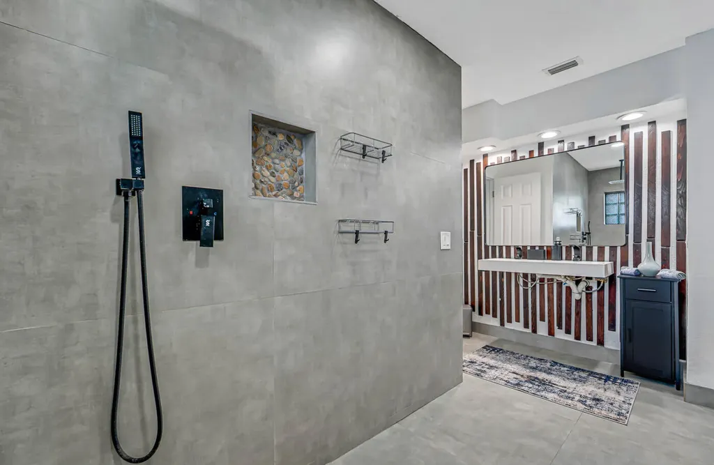 532 N Palmway Lake Worth Beach FL 33460