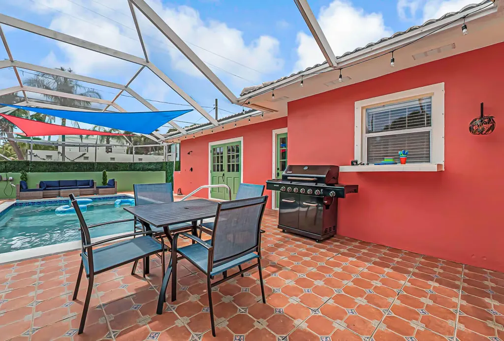 532 N Palmway Lake Worth Beach FL 33460