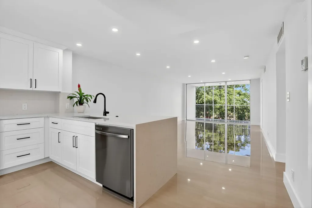 2651 S Palm Aire Drive S Pompano Beach FL 33069