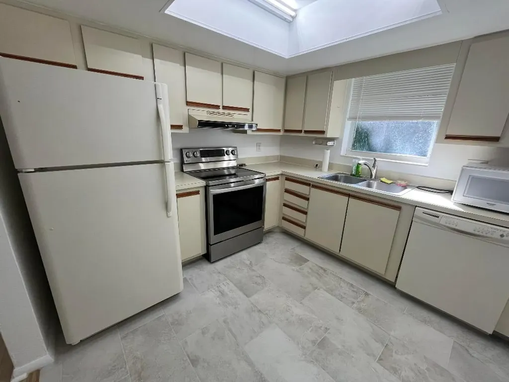 658 NE 6th Court Boynton Beach FL 33435